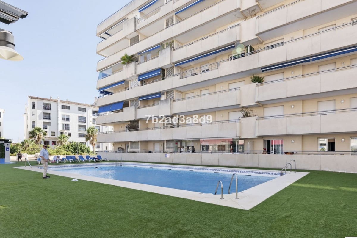 3 slaapkamer Penthouse te koop in Puerto Banus met garage - € 2.300.000 (Ref: 9716590)