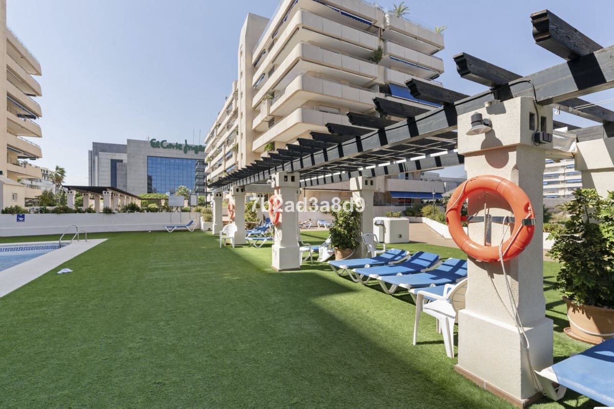 3 slaapkamer Penthouse te koop in Puerto Banus met garage - € 2.300.000 (Ref: 9716590)