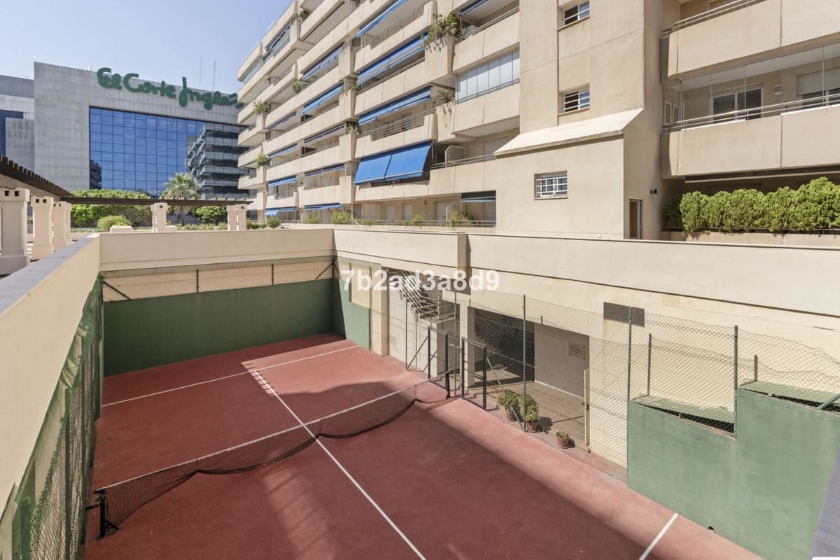 3 slaapkamer Penthouse te koop in Puerto Banus met garage - € 2.300.000 (Ref: 9716590)