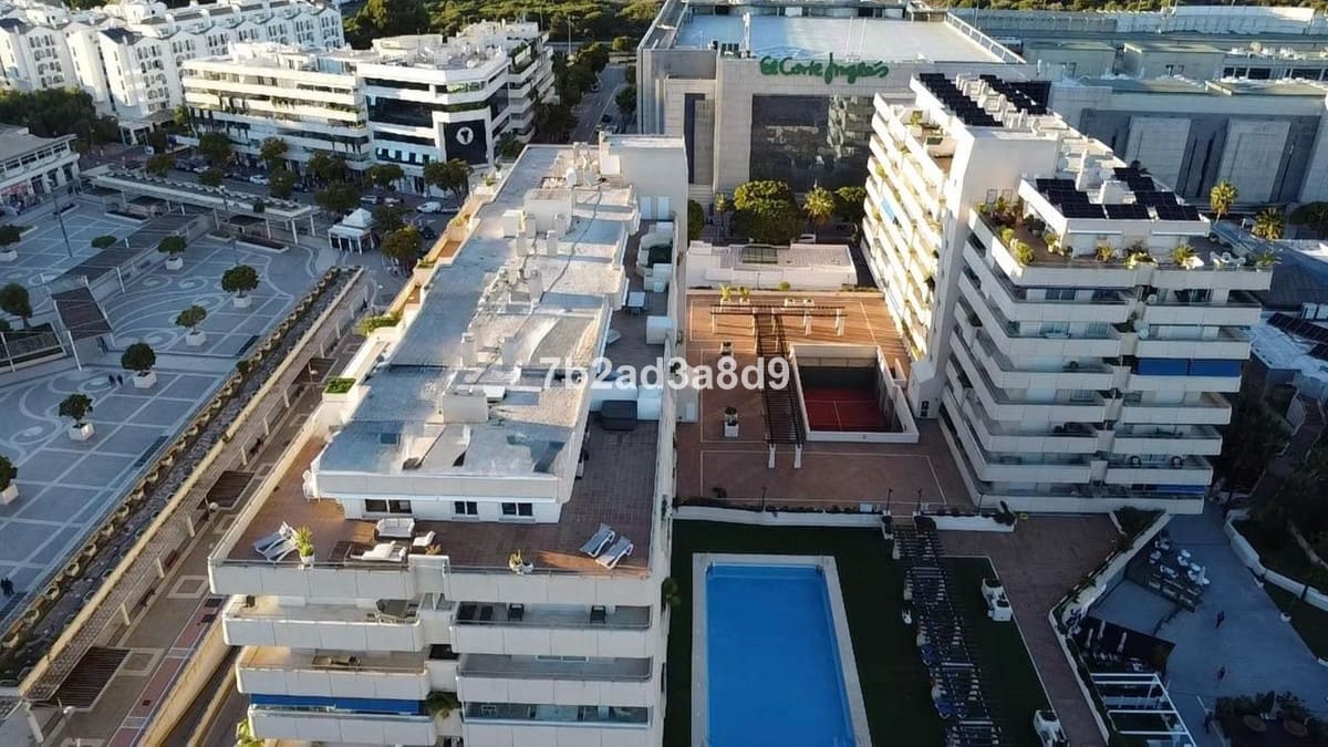3 slaapkamer Penthouse te koop in Puerto Banus met garage - € 2.300.000 (Ref: 9716590)