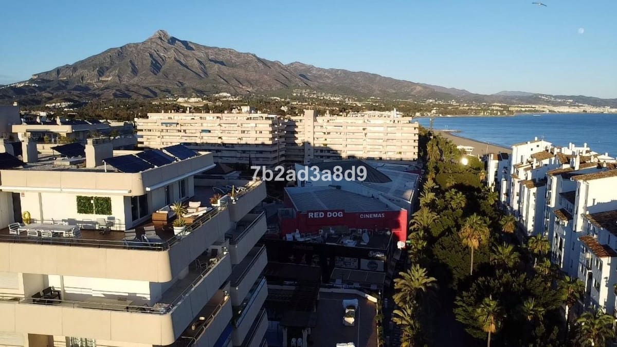 3 slaapkamer Penthouse te koop in Puerto Banus met garage - € 2.300.000 (Ref: 9716590)