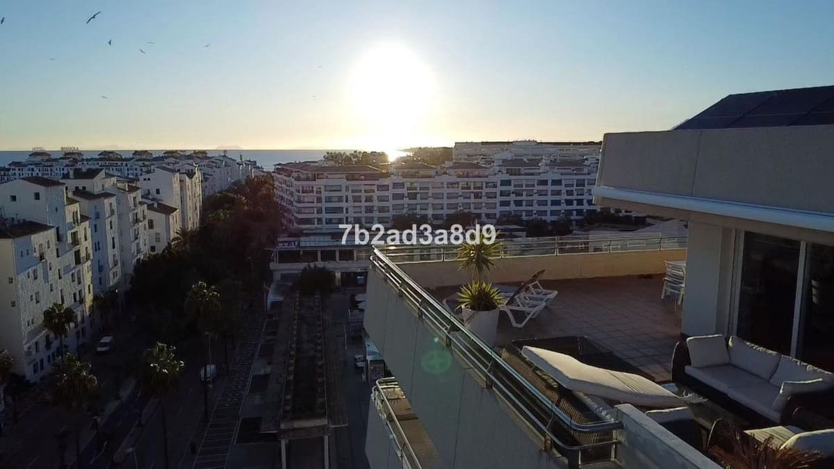 3 slaapkamer Penthouse te koop in Puerto Banus met garage - € 2.300.000 (Ref: 9716590)