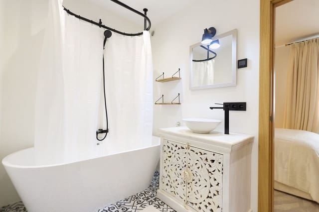 2 chambre Appartement à vendre à Puerto Banus, Marbella avec piscine garage - 1 100 000 € (Ref: 9716591)