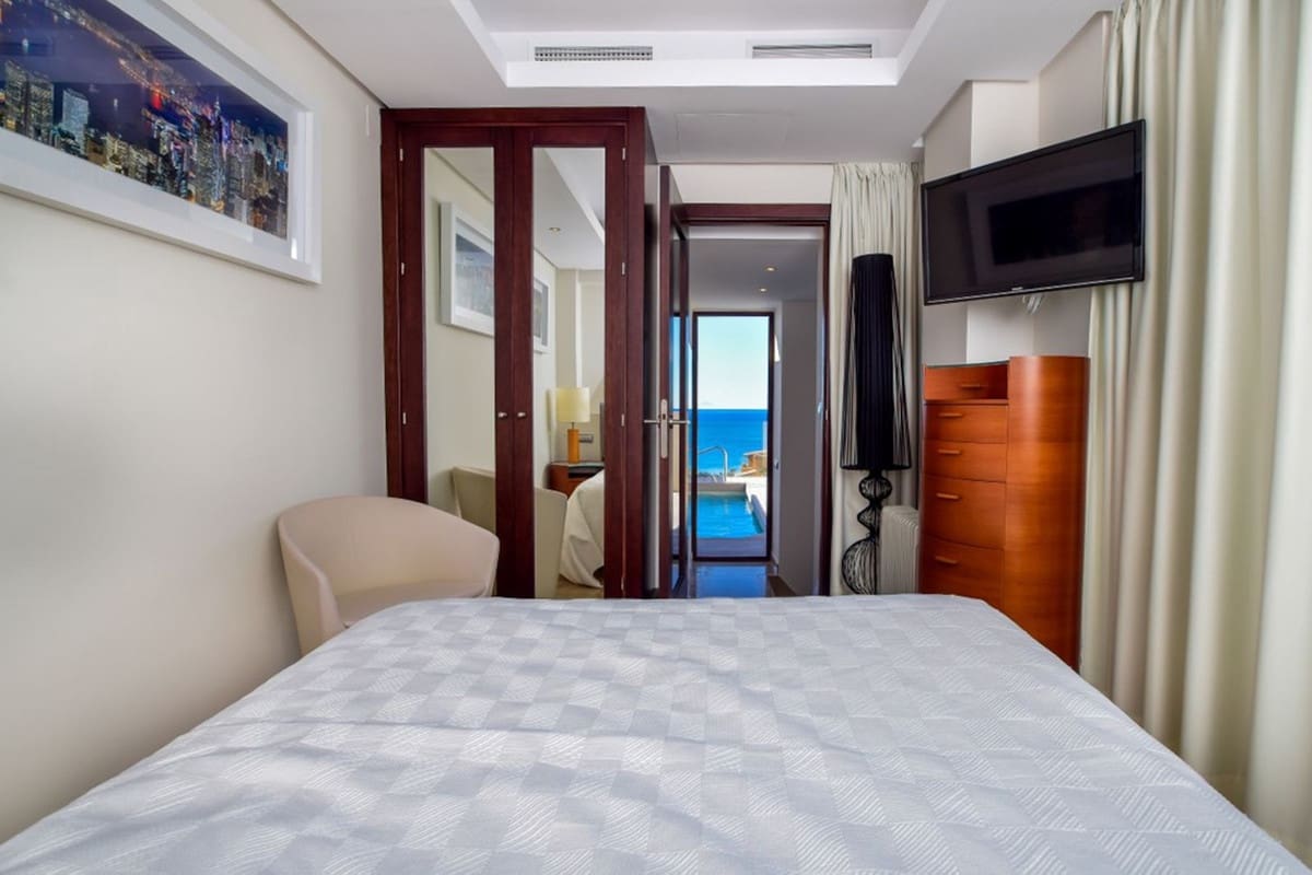 4 chambre Penthouse à vendre à New Golden Mile avec piscine garage - 1 150 000 € (Ref: 9720451)