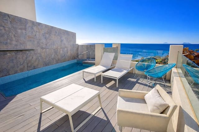 Ático de 4 habitaciones en New Golden Mile, Estepona en venta con piscina garaje - 999.000 € (Ref: 9720451)