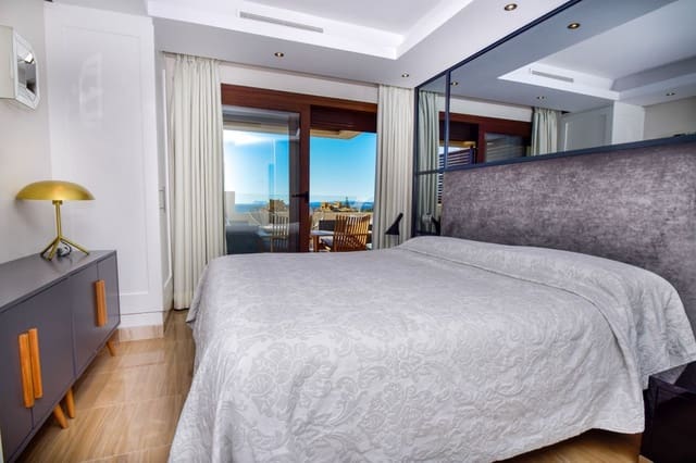 Ático de 4 habitaciones en New Golden Mile, Estepona en venta con piscina garaje - 999.000 € (Ref: 9720451)