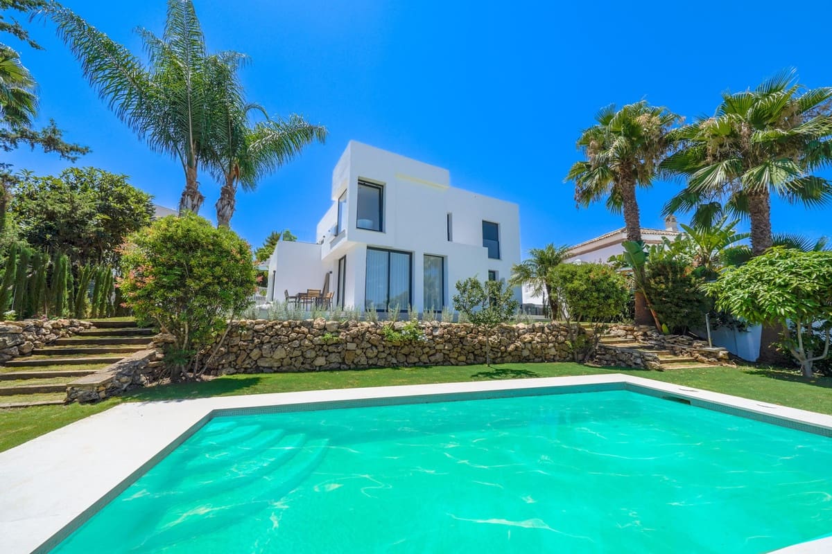 5 bedroom Villa for sale in Nueva Andalucia with pool garage - € 3,150,000 (Ref: 9720522)