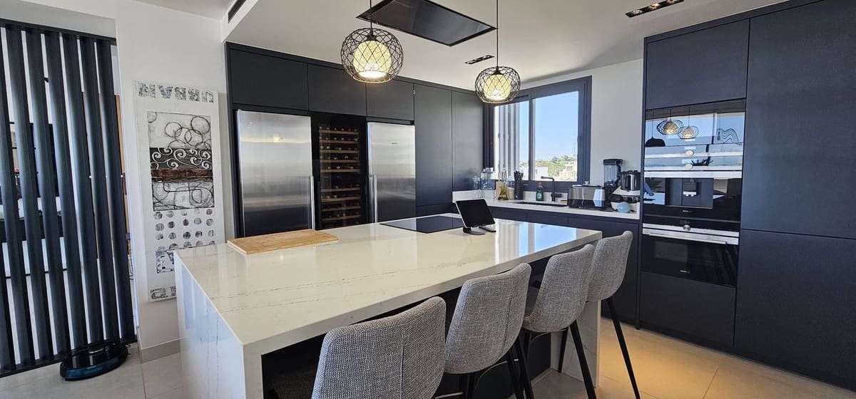 3 soveværelse Penthouse til salg i Fuengirola med swimmingpool garage - € 1.675.000 (Ref: 9720527)