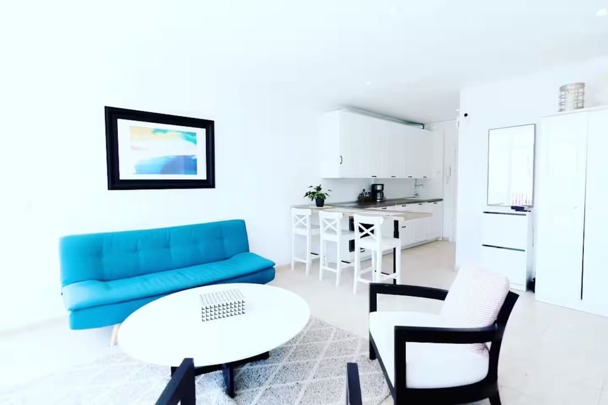 2 bedroom Apartment for sale in San Pedro de Alcantara with garage - € 499,000 (Ref: 9720529)