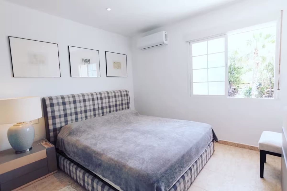 2 bedroom Apartment for sale in San Pedro de Alcantara with garage - € 499,000 (Ref: 9720529)