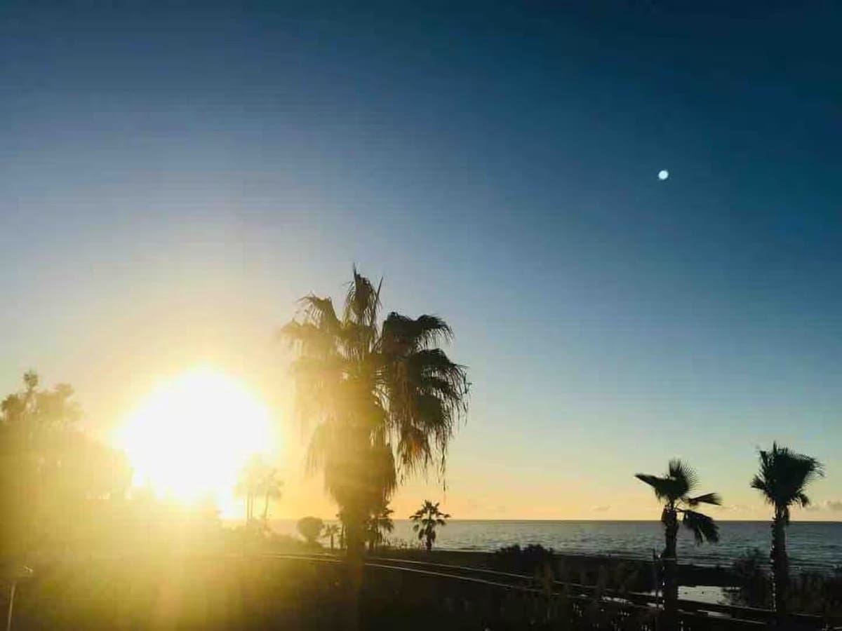 2 bedroom Apartment for sale in San Pedro de Alcantara with garage - € 499,000 (Ref: 9720529)