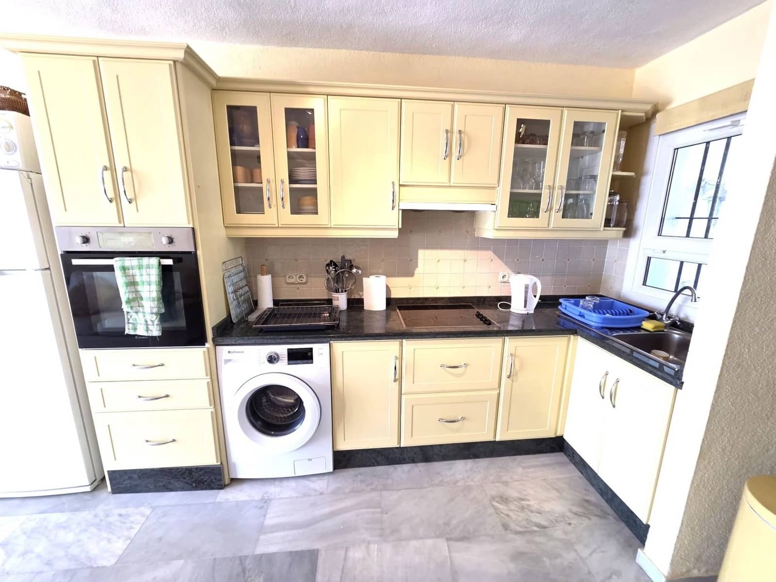 Apartamento de 2 habitaciones en Calahonda en venta con piscina garaje - 375.000 € (Ref: 9720653)