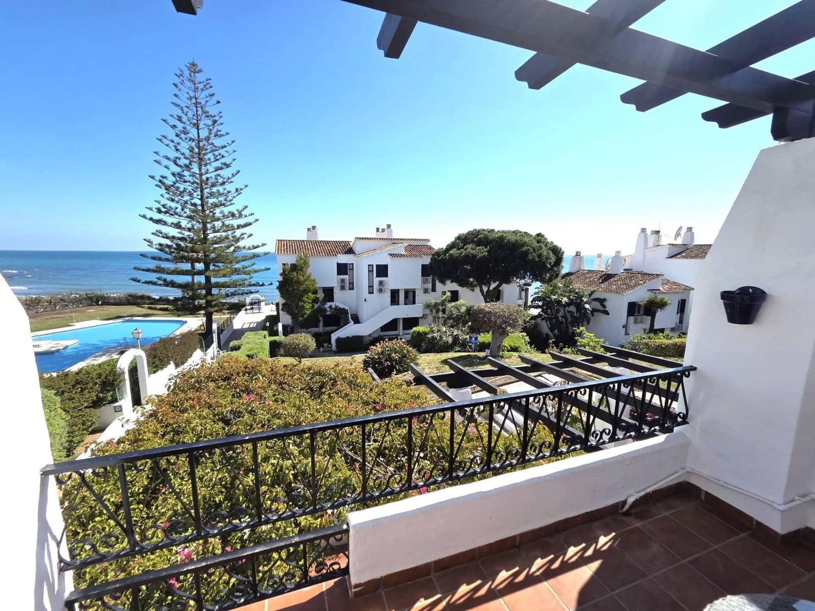 Apartamento de 2 habitaciones en Calahonda en venta con piscina garaje - 375.000 € (Ref: 9720653)