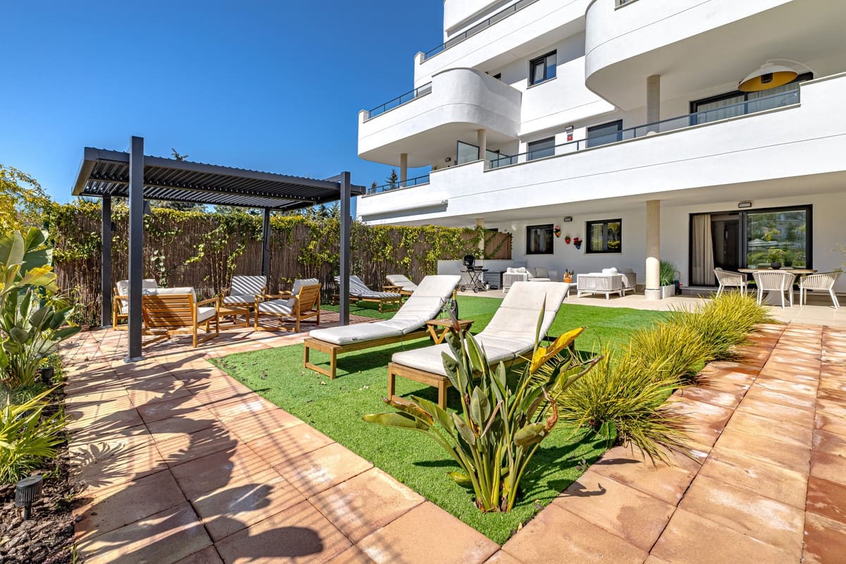 2 chambre Appartement à vendre à Estepona avec piscine garage - 495 000 € (Ref: 9723473)
