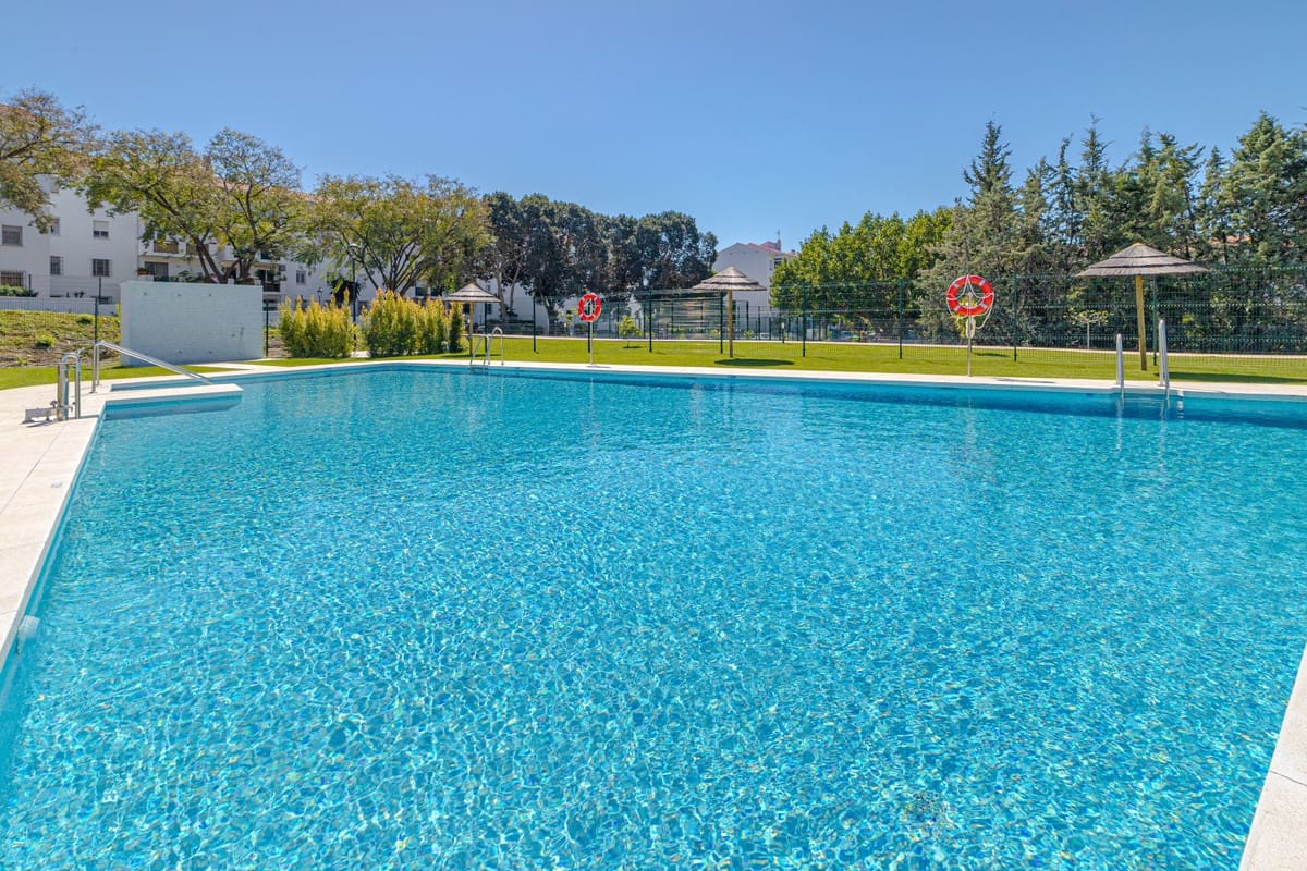 2 chambre Appartement à vendre à Estepona avec piscine garage - 495 000 € (Ref: 9723473)