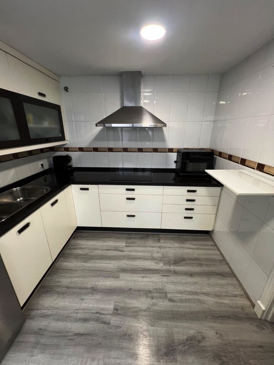 2 sovrum Lägenhet till salu i Estepona med pool garage - 365 000 € (Ref: 9723474)