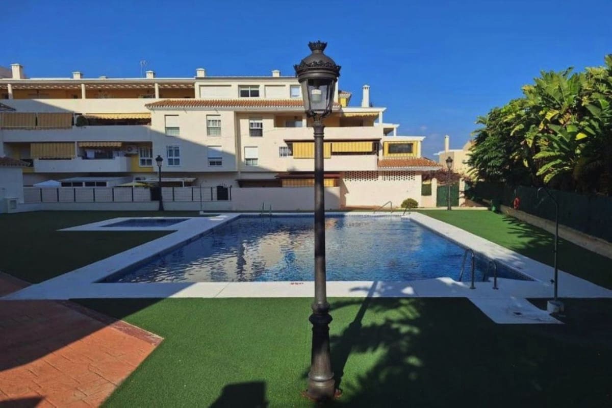 2 sovrum Lägenhet till salu i Estepona med pool garage - 365 000 € (Ref: 9723474)