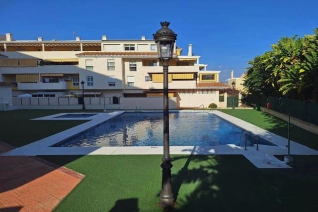 2 sovrum Lägenhet till salu i Estepona med pool garage - 365 000 € (Ref: 9723474)