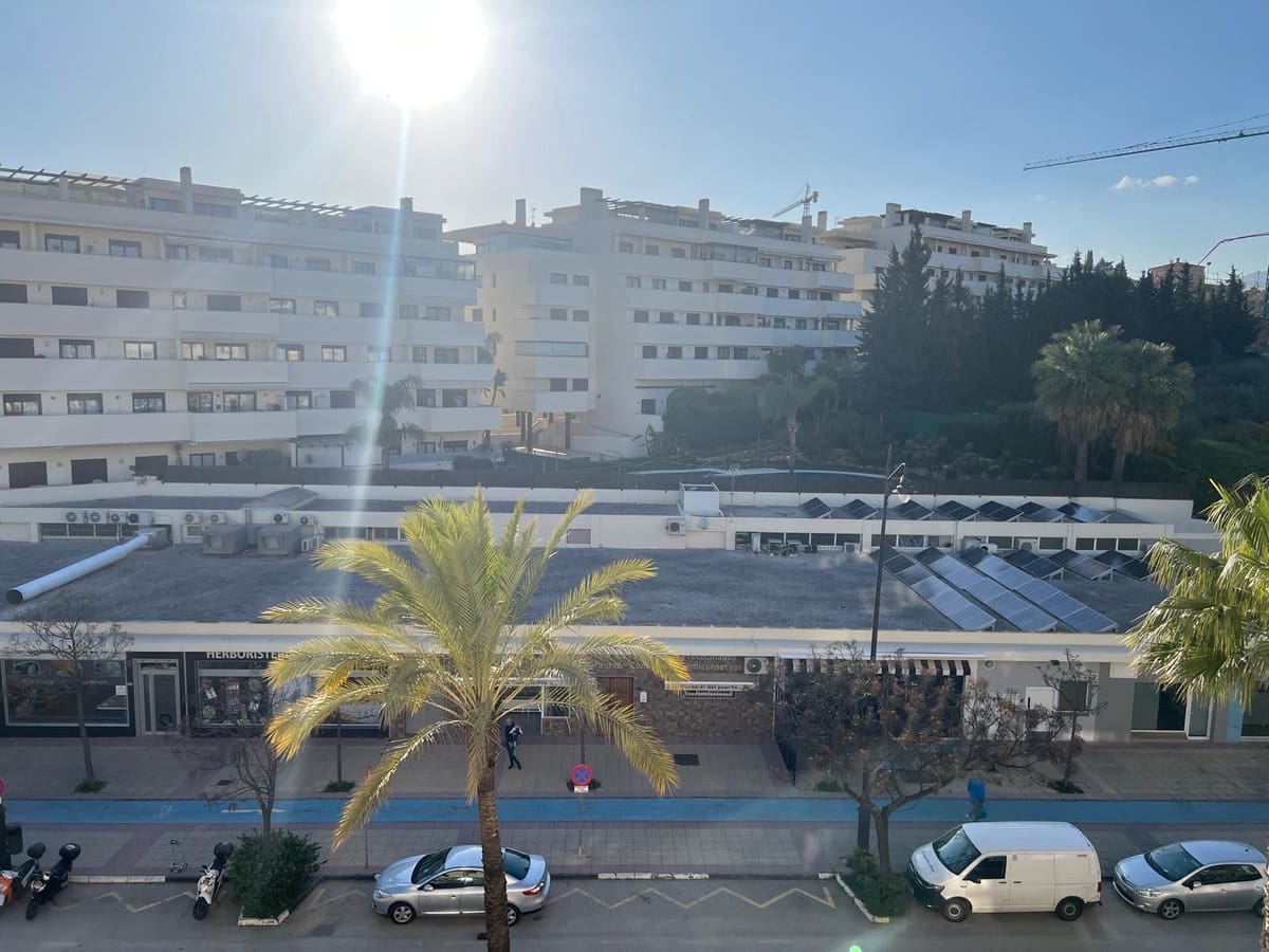 2 sovrum Lägenhet till salu i Estepona med pool garage - 365 000 € (Ref: 9723474)