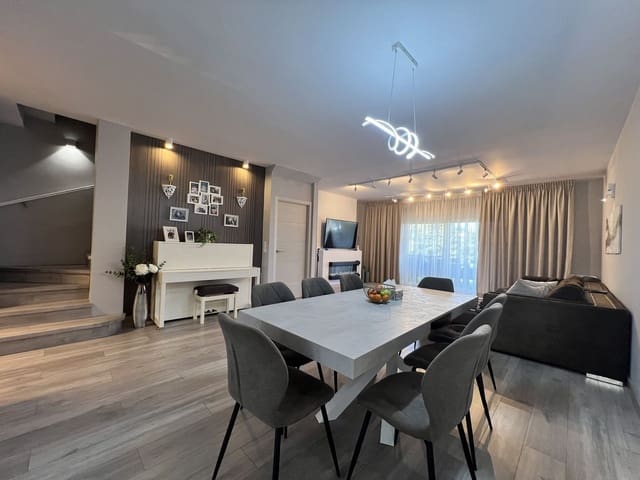 3 quarto Casa em Banda para venda em Estepona com piscina garagem - 795 000 € (Ref: 9723482)