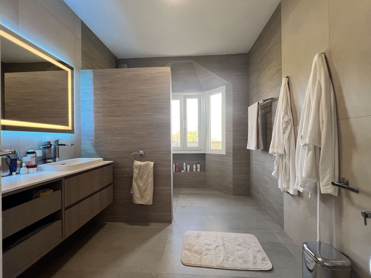 3 quarto Casa em Banda para venda em Estepona com piscina garagem - 795 000 € (Ref: 9723482)