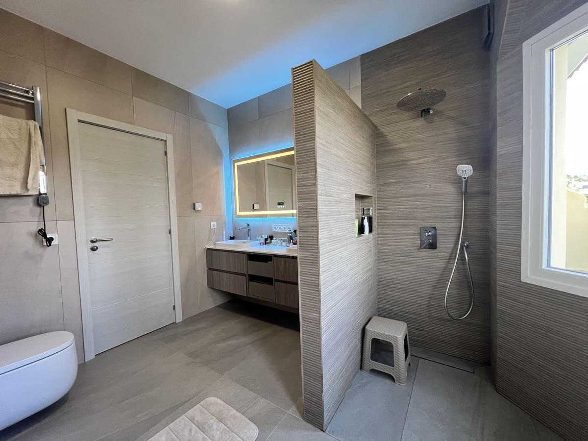 3 quarto Casa em Banda para venda em Estepona com piscina garagem - 795 000 € (Ref: 9723482)