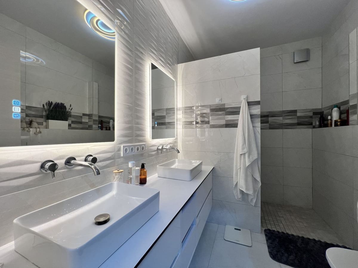 3 quarto Casa em Banda para venda em Estepona com piscina garagem - 795 000 € (Ref: 9723482)