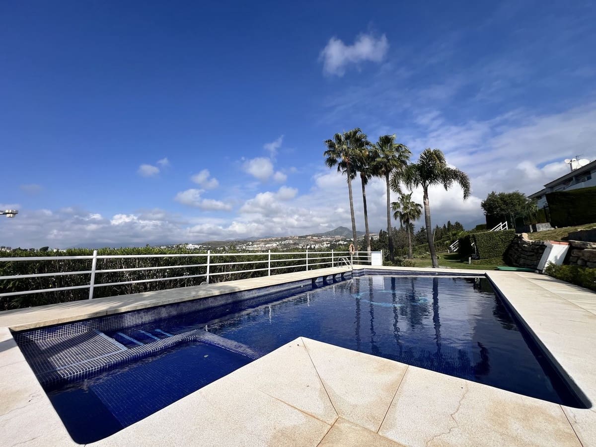 3 quarto Casa em Banda para venda em Estepona com piscina garagem - 795 000 € (Ref: 9723482)