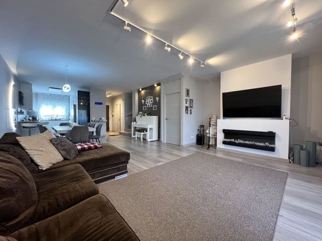 3 quarto Casa em Banda para venda em Estepona com piscina garagem - 795 000 € (Ref: 9723482)