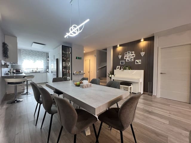 3 quarto Casa em Banda para venda em Estepona com piscina garagem - 795 000 € (Ref: 9723482)