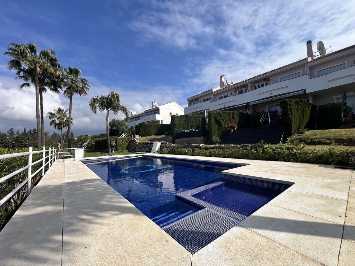 3 quarto Casa em Banda para venda em Estepona com piscina garagem - 795 000 € (Ref: 9723482)