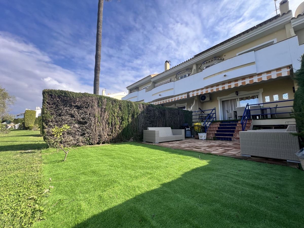 3 quarto Casa em Banda para venda em Estepona com piscina garagem - 795 000 € (Ref: 9723482)