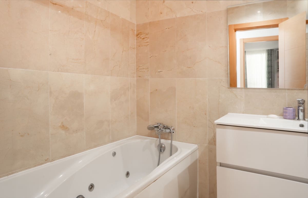 Apartamento de 2 habitaciones en Benahavís en venta con piscina garaje - 430.000 € (Ref: 9724904)