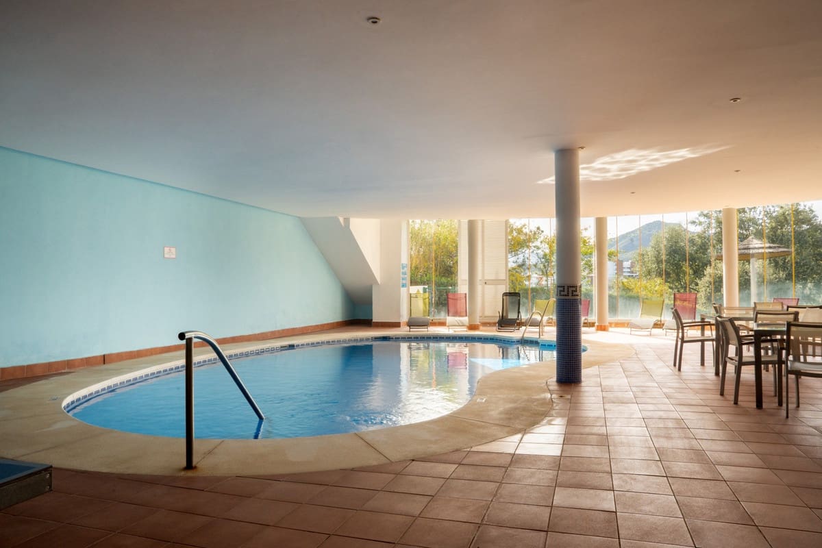 Apartamento de 2 habitaciones en Benahavís en venta con piscina garaje - 430.000 € (Ref: 9724904)