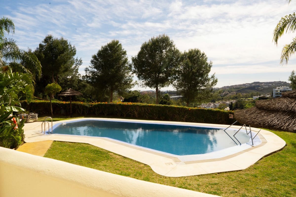 Apartamento de 2 habitaciones en Benahavís en venta con piscina garaje - 430.000 € (Ref: 9724904)