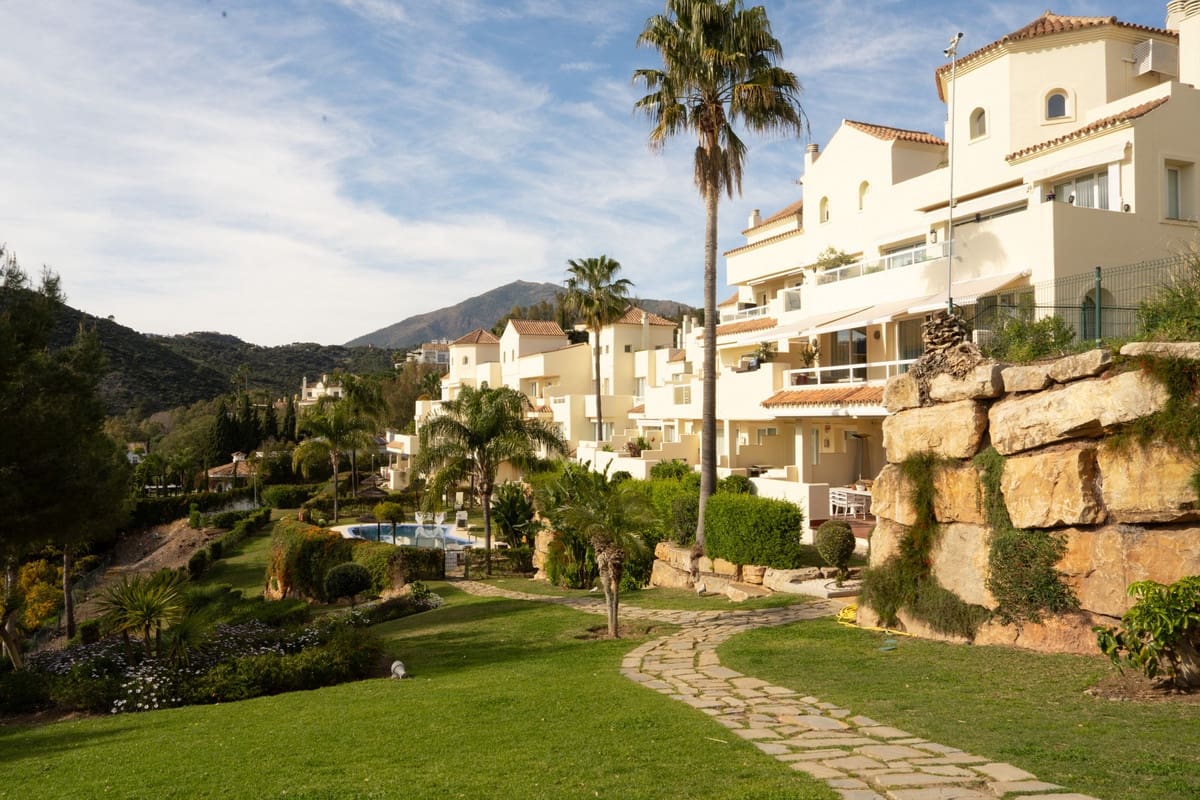 Apartamento de 2 habitaciones en Benahavís en venta con piscina garaje - 430.000 € (Ref: 9724904)