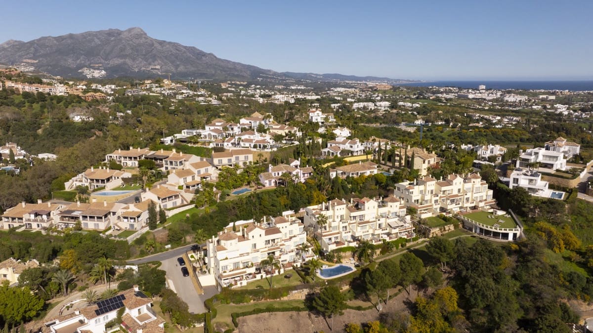 Apartamento de 2 habitaciones en Benahavís en venta con piscina garaje - 430.000 € (Ref: 9724904)