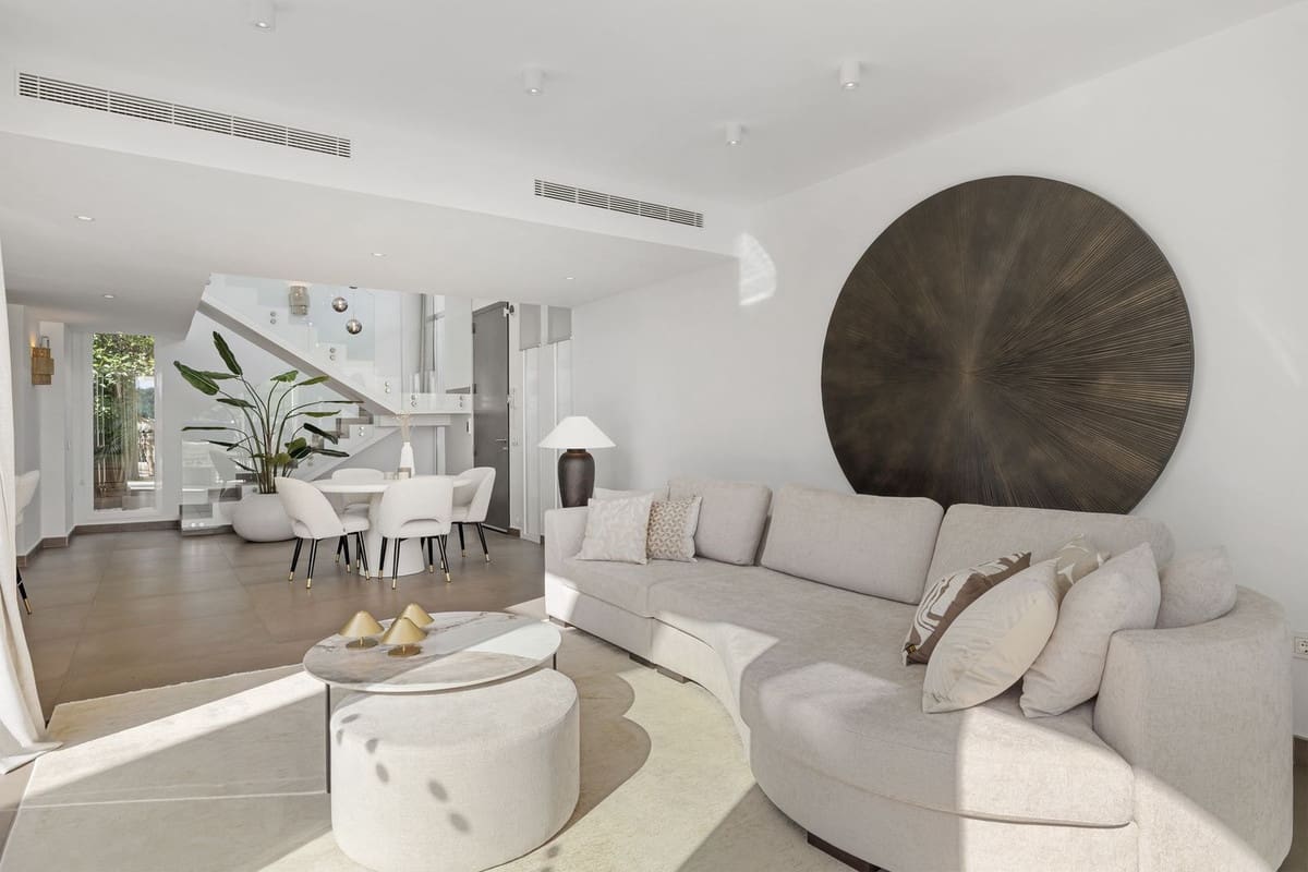 3 bedroom Villa for sale in Mijas with pool garage - € 1,300,000 (Ref: 9731233)