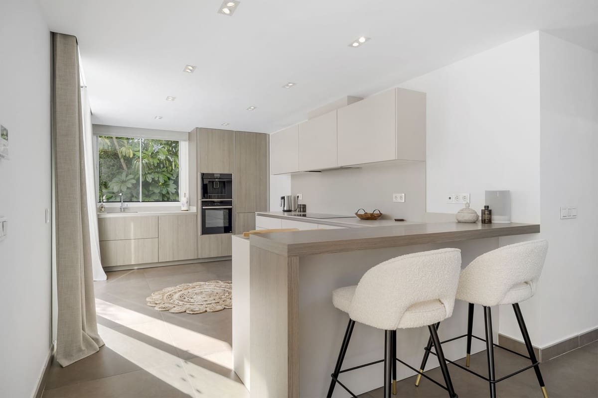 3 bedroom Villa for sale in Mijas with pool garage - € 1,300,000 (Ref: 9731233)