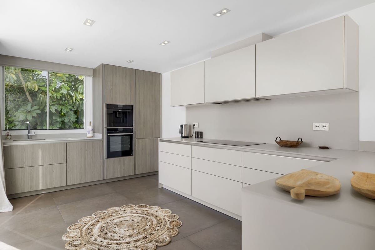 3 bedroom Villa for sale in Mijas with pool garage - € 1,300,000 (Ref: 9731233)