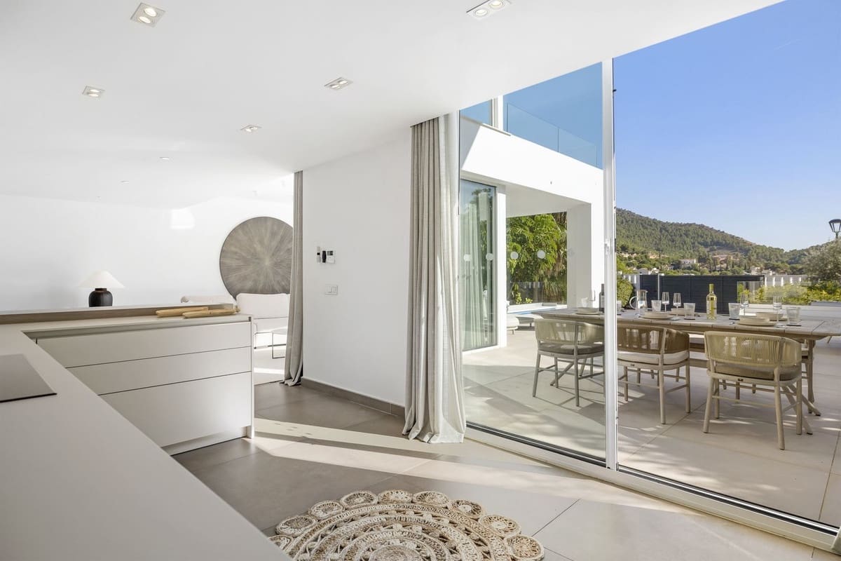 3 bedroom Villa for sale in Mijas with pool garage - € 1,300,000 (Ref: 9731233)