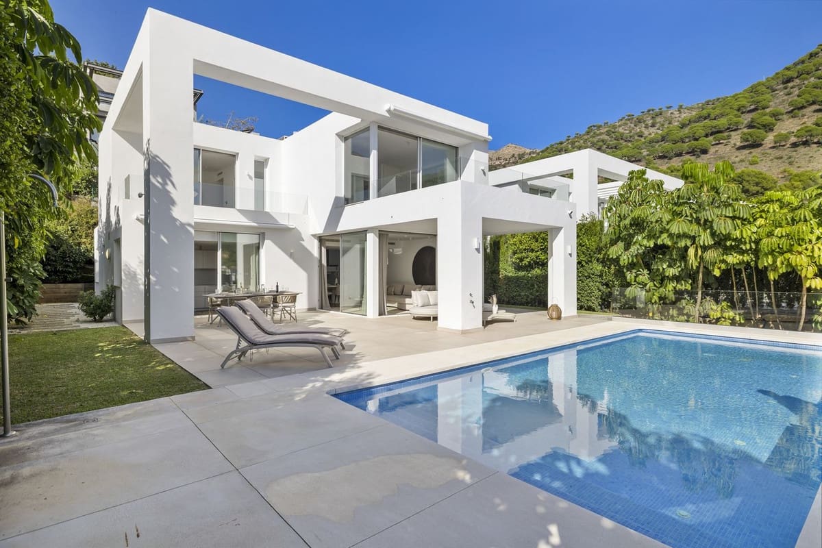 3 bedroom Villa for sale in Mijas with pool garage - € 1,300,000 (Ref: 9731233)