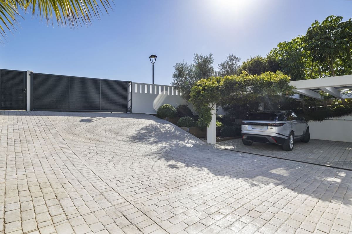 3 bedroom Villa for sale in Mijas with pool garage - € 1,300,000 (Ref: 9731233)