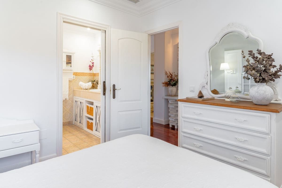 4 slaapkamer Villa te koop in La Sierrezuela met zwembad garage - € 1.449.000 (Ref: 9733470)