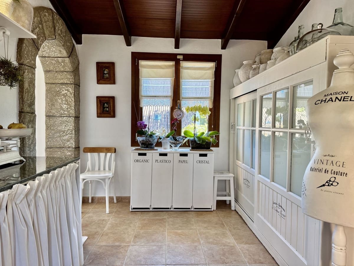 4 slaapkamer Villa te koop in La Sierrezuela met zwembad garage - € 1.449.000 (Ref: 9733470)