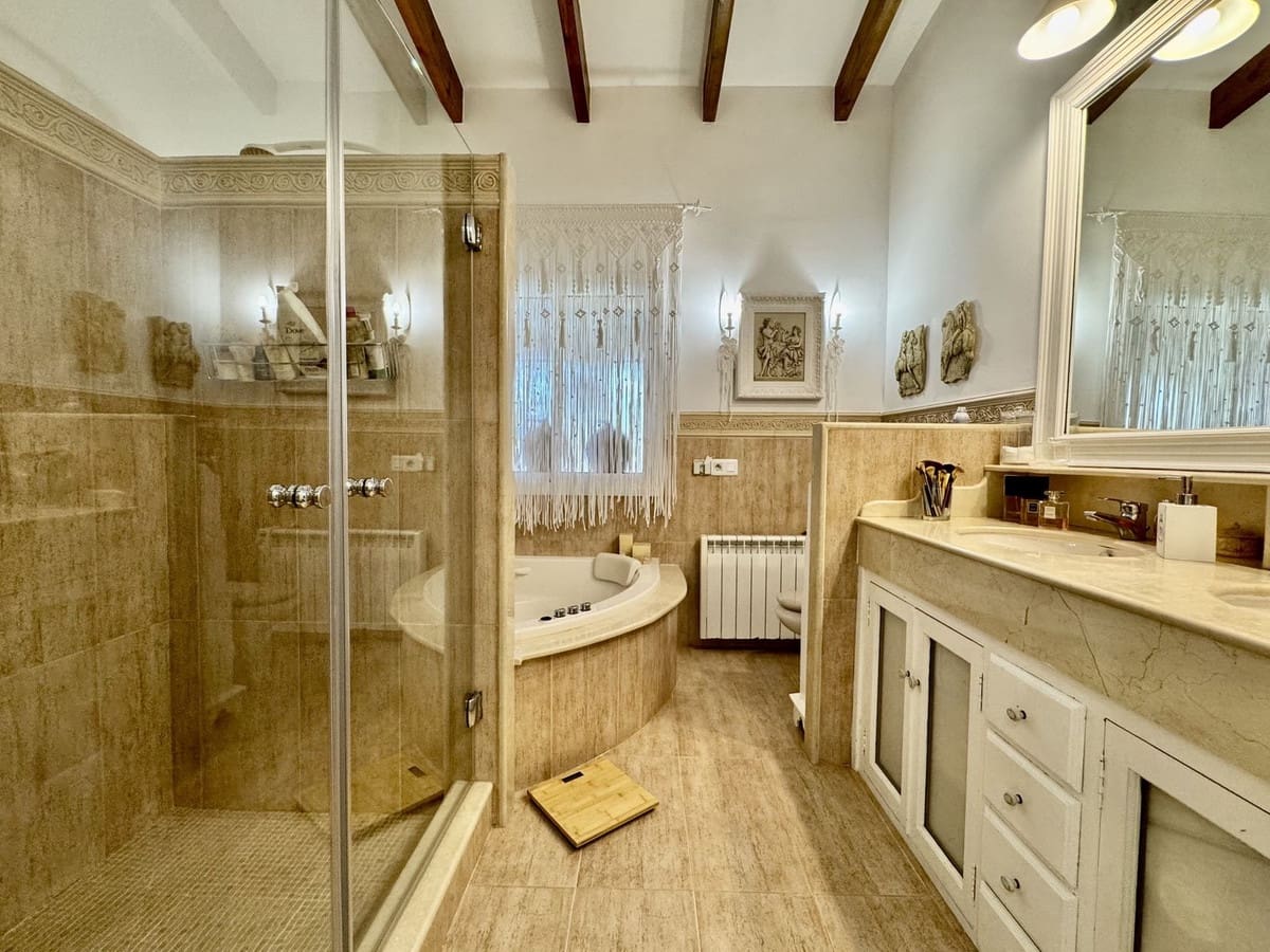 4 slaapkamer Villa te koop in La Sierrezuela met zwembad garage - € 1.449.000 (Ref: 9733470)