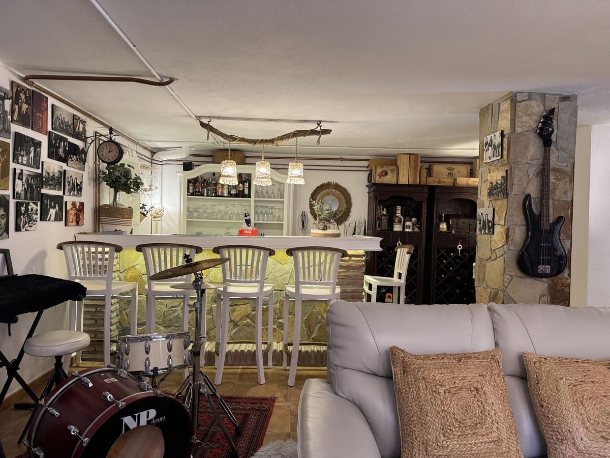 4 slaapkamer Villa te koop in La Sierrezuela met zwembad garage - € 1.449.000 (Ref: 9733470)