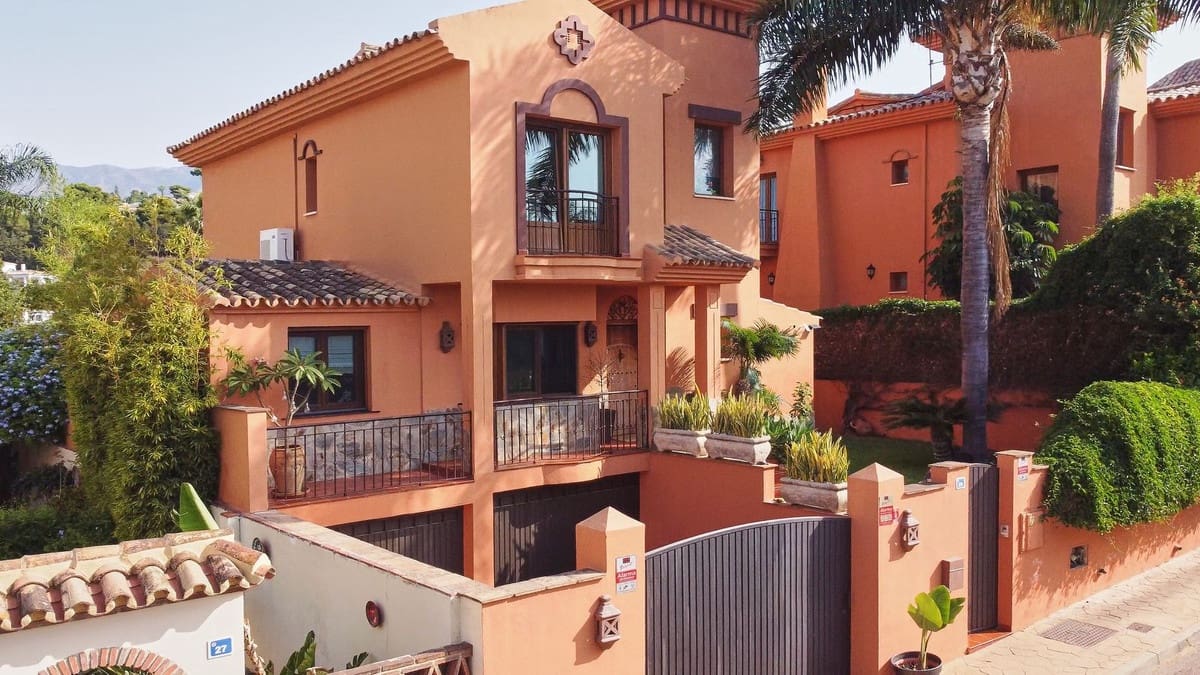 4 slaapkamer Villa te koop in La Sierrezuela met zwembad garage - € 1.449.000 (Ref: 9733470)