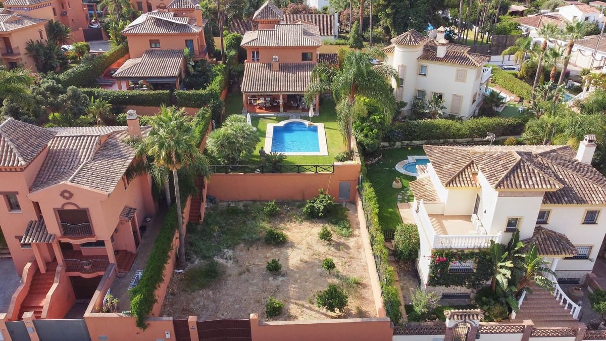 4 slaapkamer Villa te koop in La Sierrezuela met zwembad garage - € 1.449.000 (Ref: 9733470)
