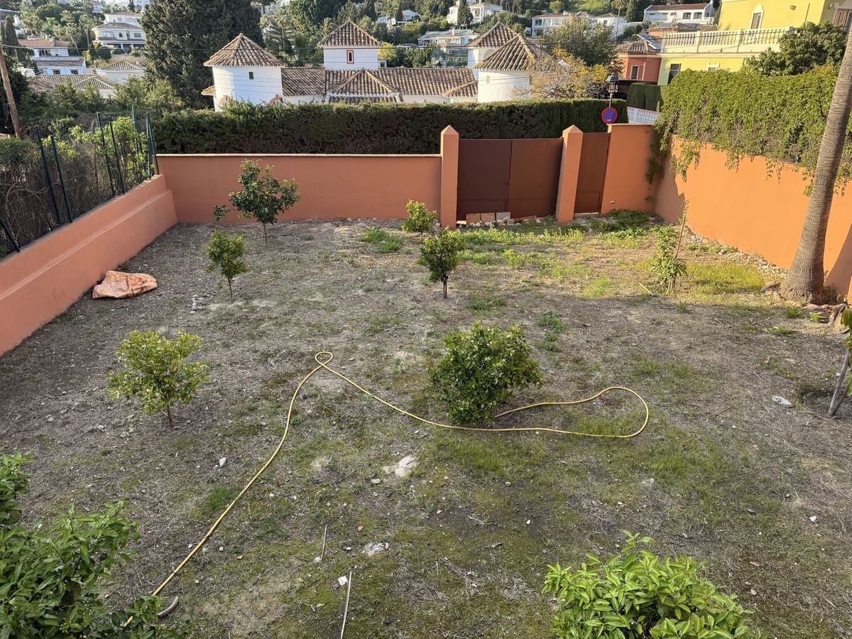 4 slaapkamer Villa te koop in La Sierrezuela met zwembad garage - € 1.449.000 (Ref: 9733470)